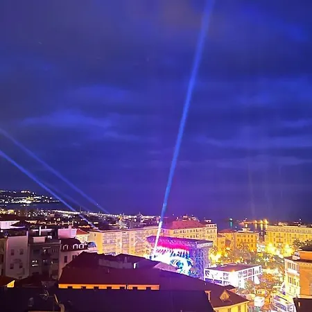 Mareluna View Centro 아파트